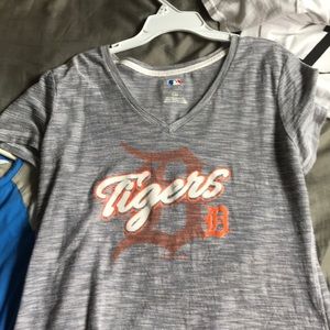 tigers striped vneck t-shirt
